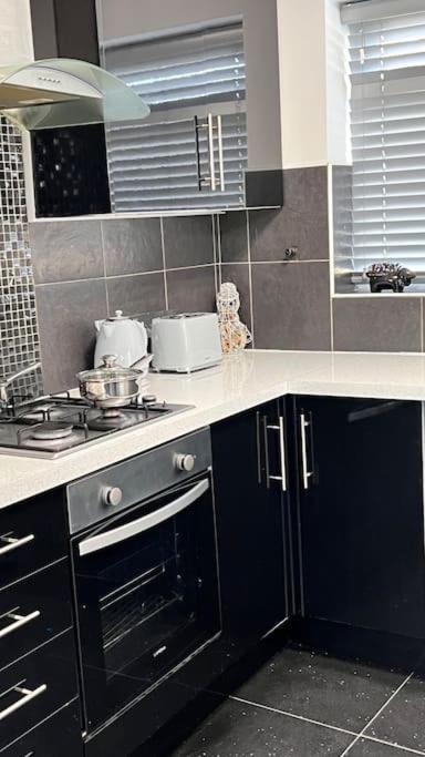 Cheerful 3 Bedroom Townhouse With Free Parking. Billericay Exterior photo