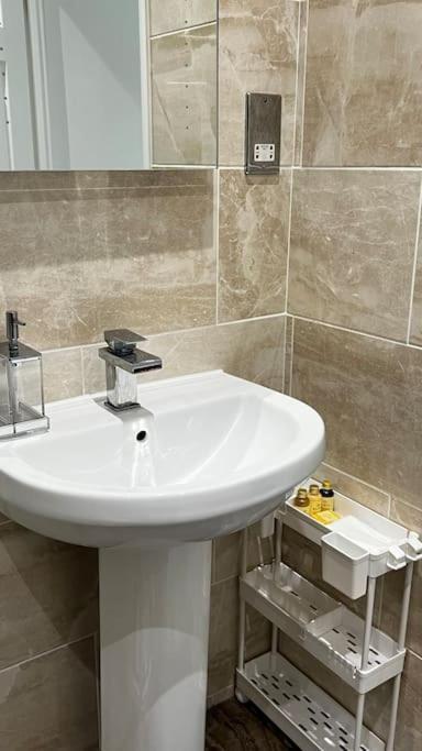 Cheerful 3 Bedroom Townhouse With Free Parking. Billericay Exterior photo