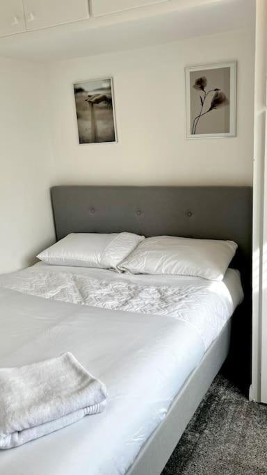 Cheerful 3 Bedroom Townhouse With Free Parking. Billericay Exterior photo